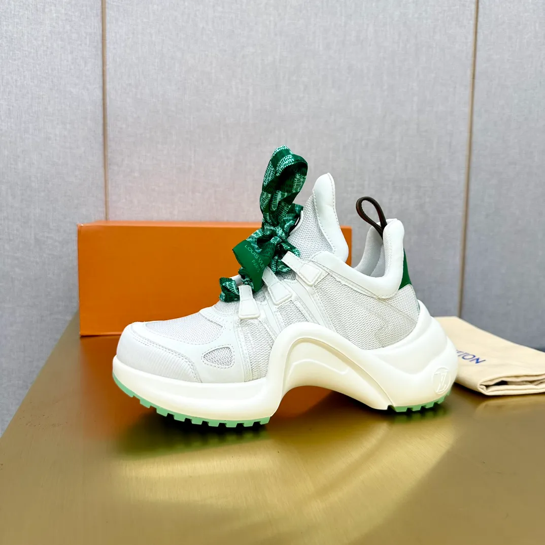 👟👟Ex-factory price 760👟👟LV donkey brand casual sports dad shoes. The bold and avant-garde design➕the distinctive wavy outsole is charming in the entire fashion circle. It is synonymous with new trends and trends. It is to be called the coolest casual sports shoe in history. Whoever wears it will become the most handsome person who turns heads. The height of the heel is about 5.5cm, and the heel is about 8mm.  🌸Imported fabrics🐂leather➕Imported🐐leather➕Imported T👟👟Ex-factory price U splicing 🌸Inner lining imported mesh fabric➕Cowhide lining Outsole vacuum foaming and T👟👟Ex-factory price U combination 🌸 Size women's size 35-41